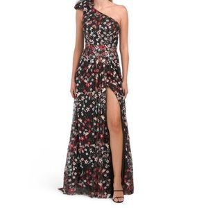 MAC DUGGAL
One Shoulder Floral Embroidered Gown With Ruffle Detail